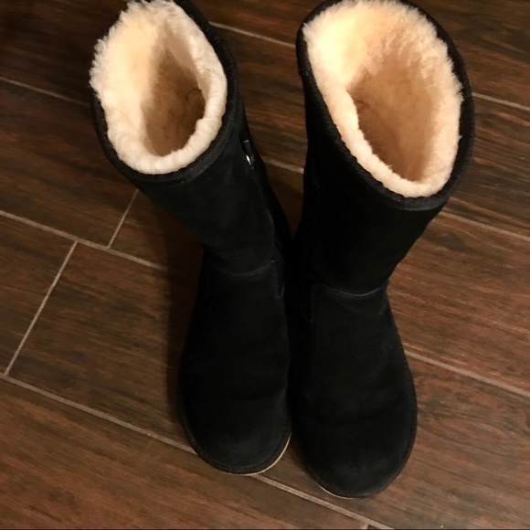 UGGS suede shearling zipper boot. - Picture 3 of 8